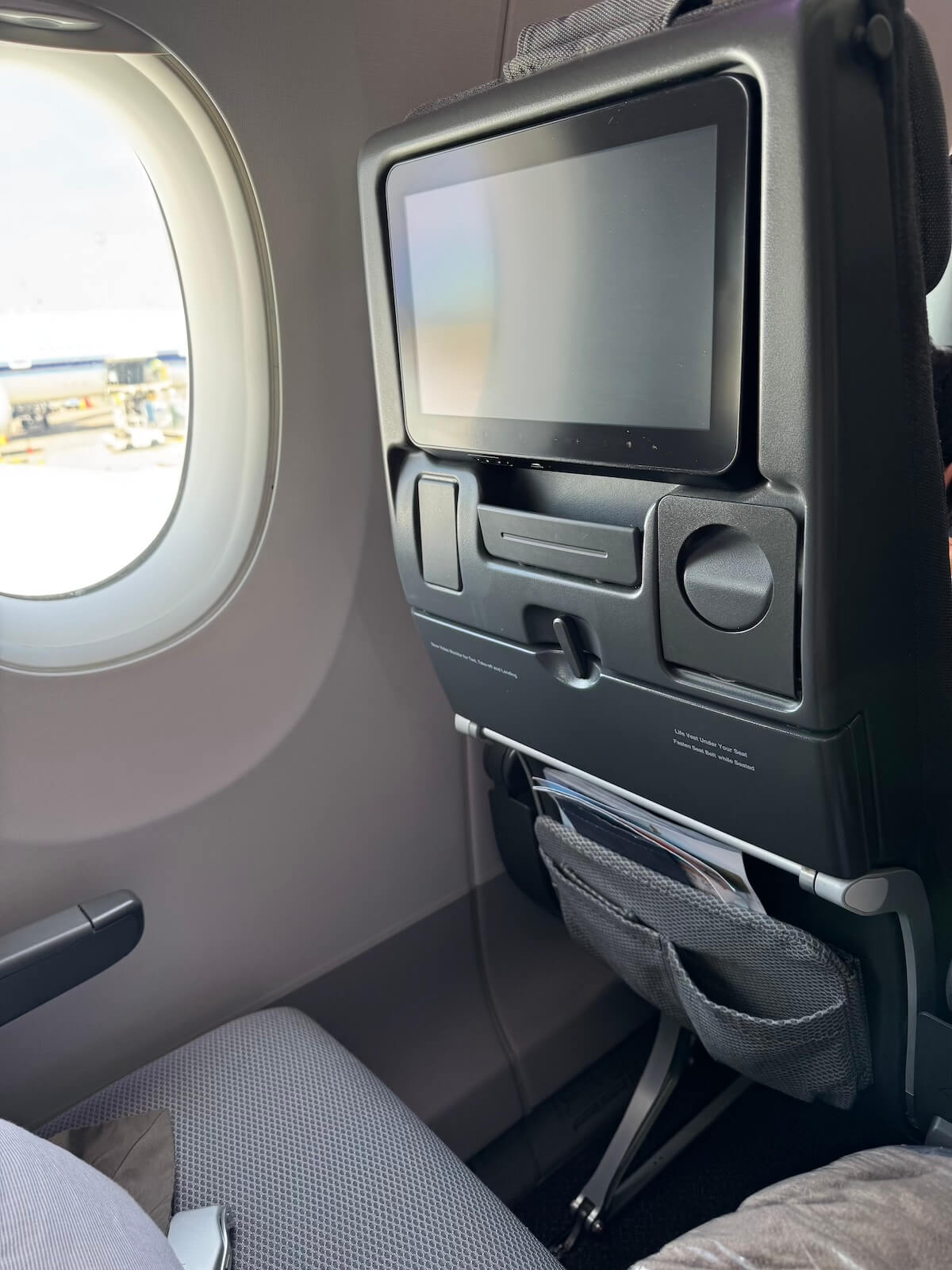 singapore airlines window seat economy.