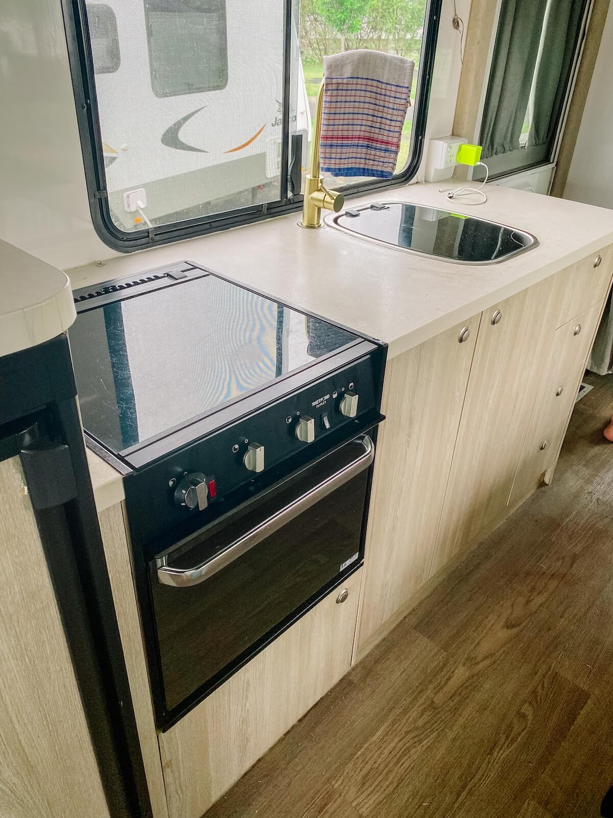 oven and stovetop in polaris 6 RV.