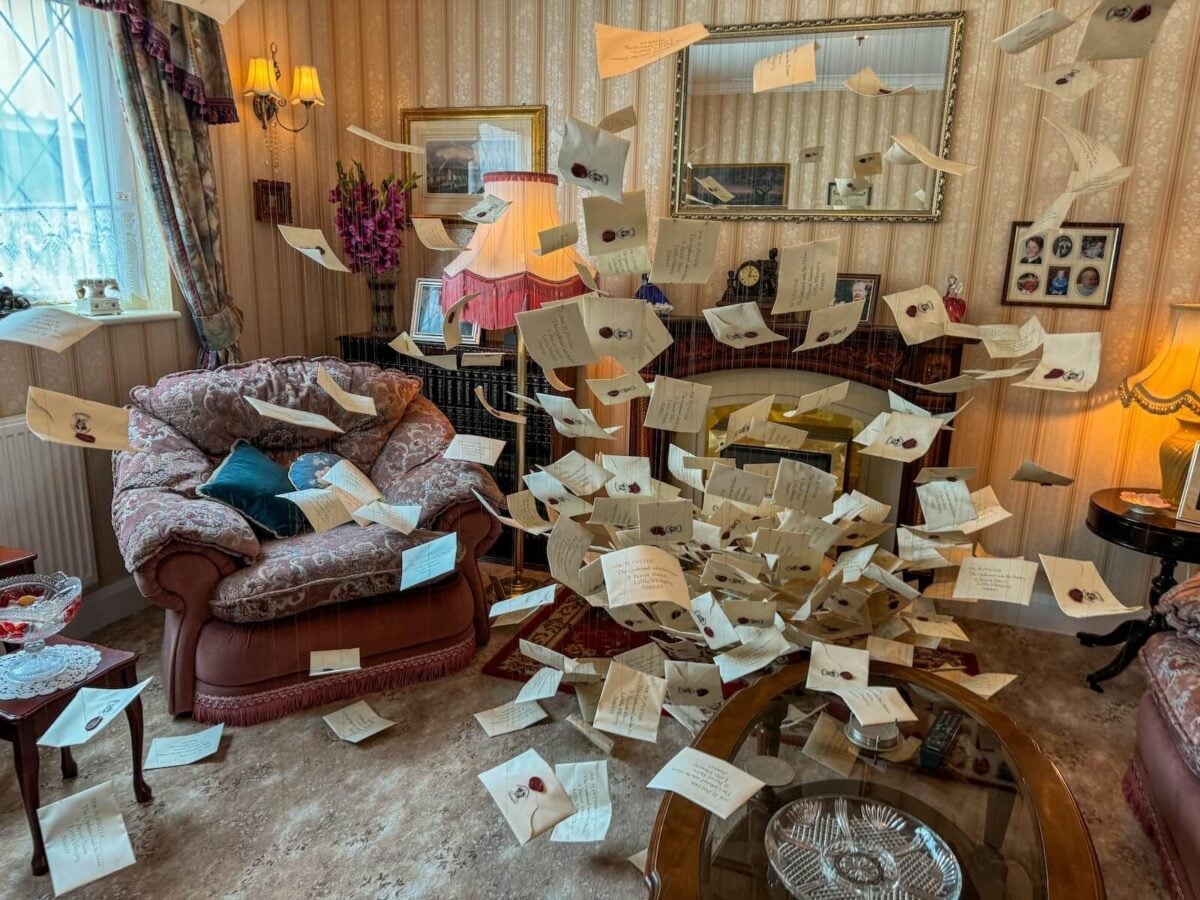 warner brothers harry potter studio tour inside privot lane house.