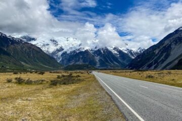 mount cook view on scenic drive.