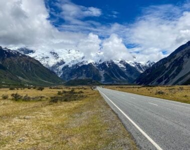 mount cook view on scenic drive.