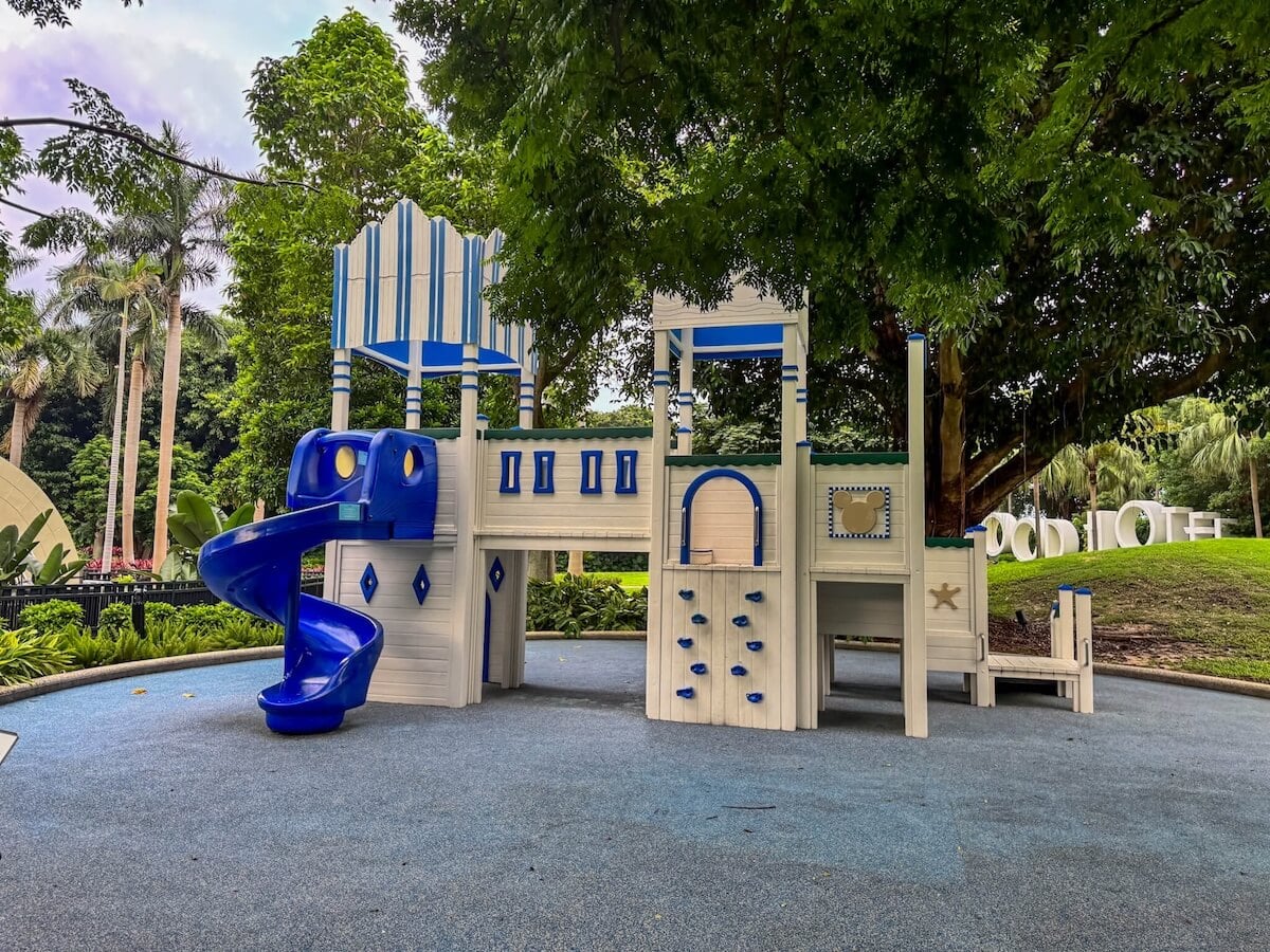hollywood hotel playground.