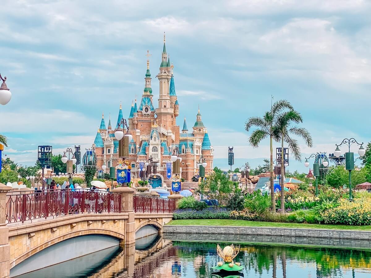 shanghai disneyland castle.