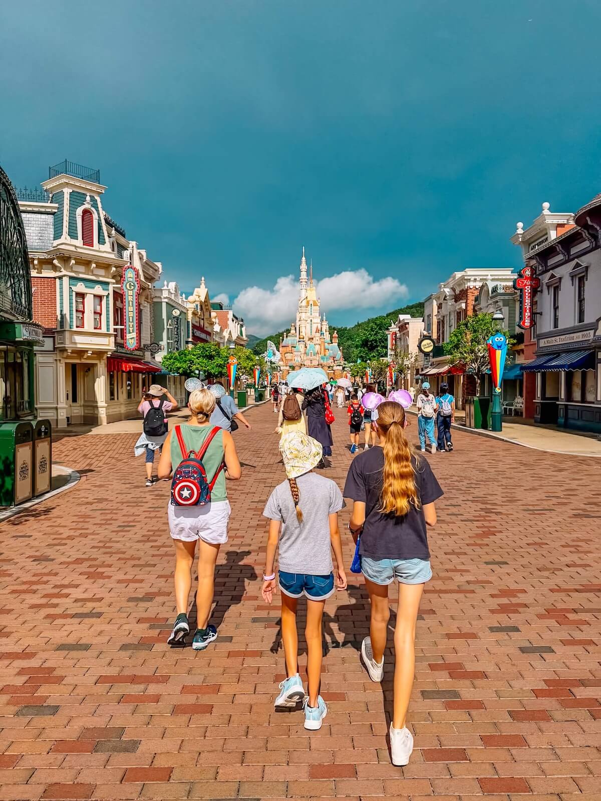 hong kong disneyland.